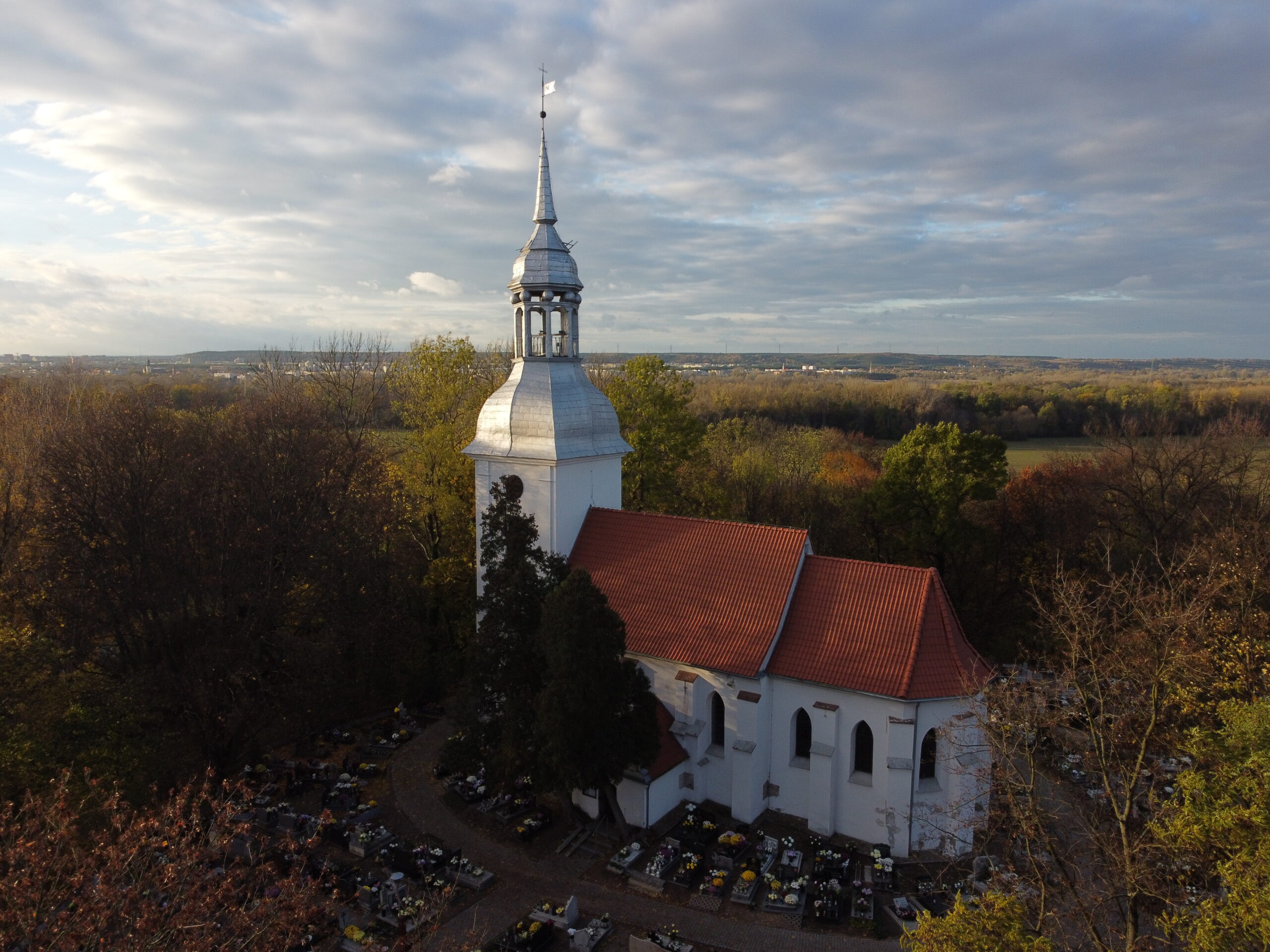 BartFly zdjęcia z drona, Kościół w Ostromecku, światło, natura