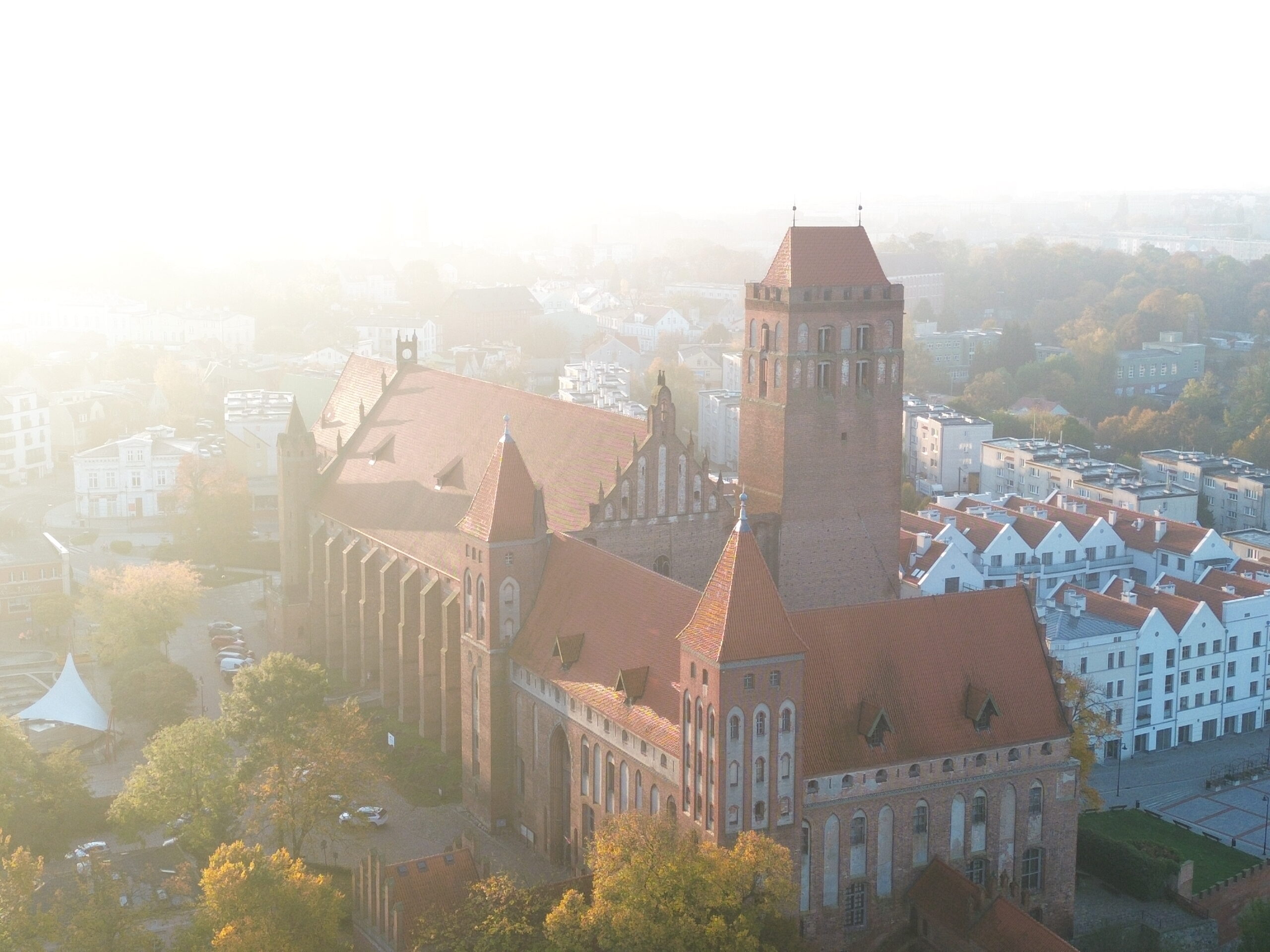 BartFly zdjęcia i filmy z drona, widok na zamek w kwidzynie we mgle