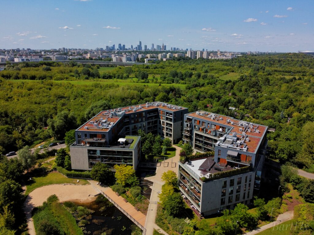 BartFly - zdjęcia z drona, nieruchomości, budynki mieszkalne w warszawie widziane z lotu ptaka